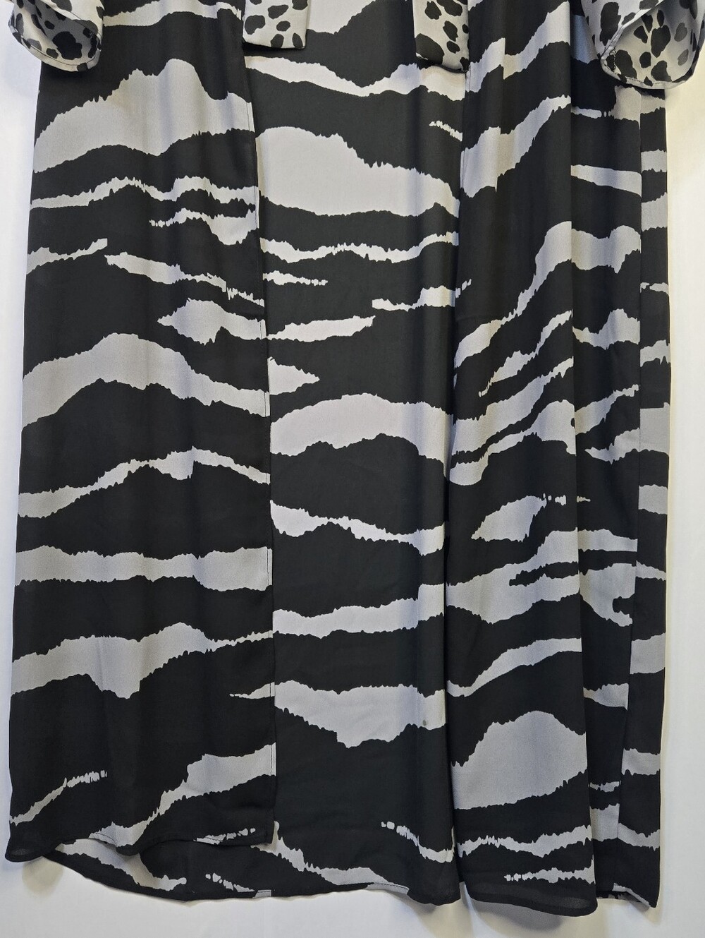 Dennis Basso Size XS Black&Silver Animal-Print Robe/kimono/Beach Cover-up - Picture 6 of 13